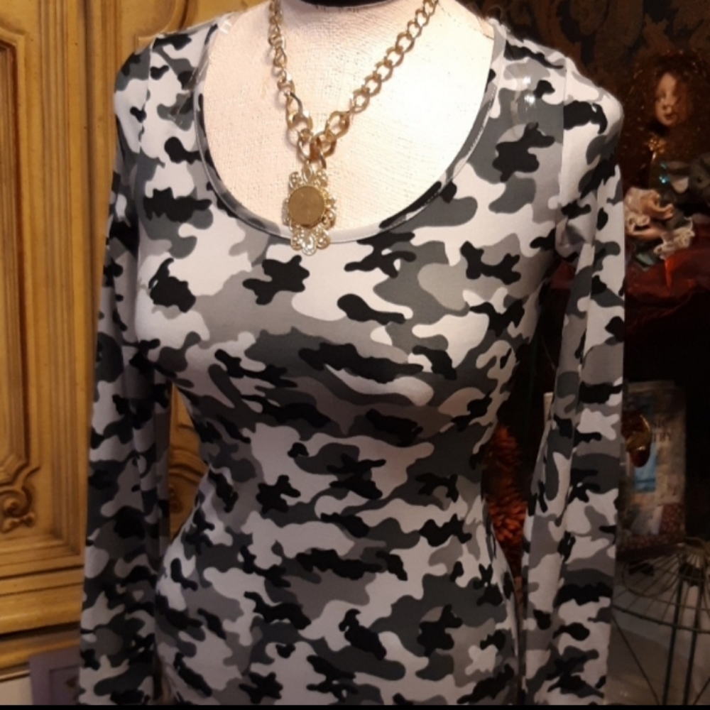 Womens Gray Camouflage Dress Sz Small Stretch Bodycon form fitting Long Sleeve